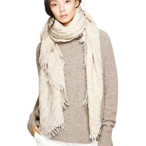 Wilfred Accessories - Aritzia Wilfred Pop Art Blanket - Cream/Nude Wilfred Accessories - Aritzia Wilfred Pop Art Blanket - Cream/Nude